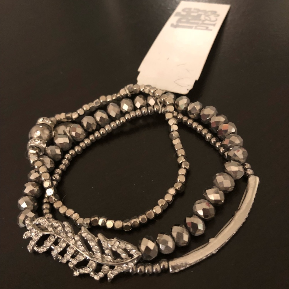 Pretty triple bracelet with jewel feather accent